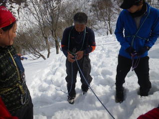 自然保護活動 レポート 紀行文 17年 3月12日 日 晴れ 県山協安全登山研修会 坂戸山 ６３４ｍ 参加者 レポート １６３０ S O ２９名 内楽山会５名 写真 1630 S O コースタイム ディスポ ト南魚沼 8 00 9 00 寺が鼻の枝尾根研修 10 00